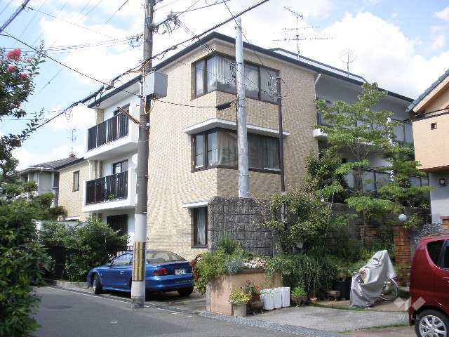 ファミーユ豊中上野西の外観