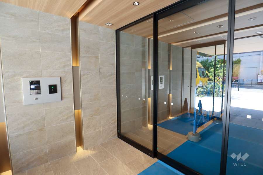 エントランスはオートロック付きです。