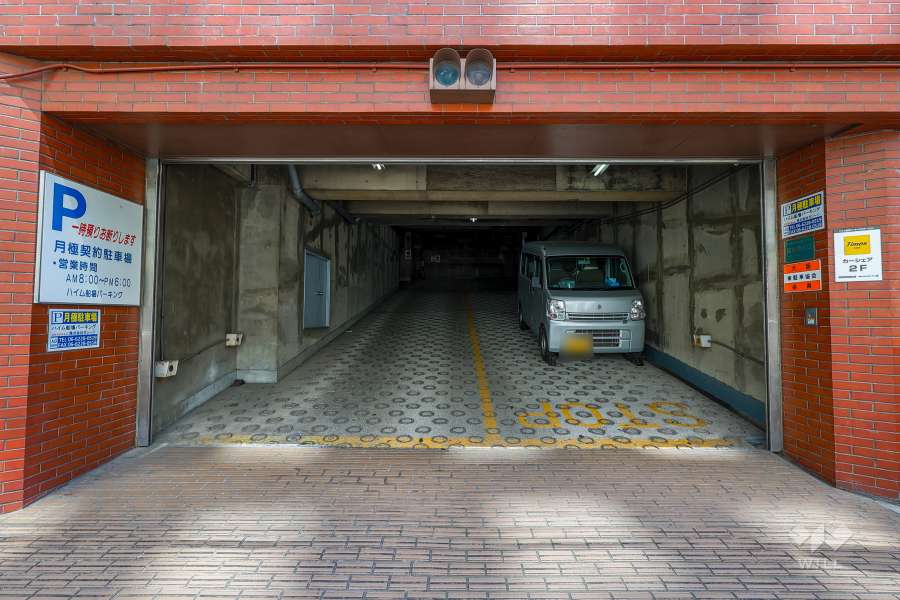 駐車場の出入り口