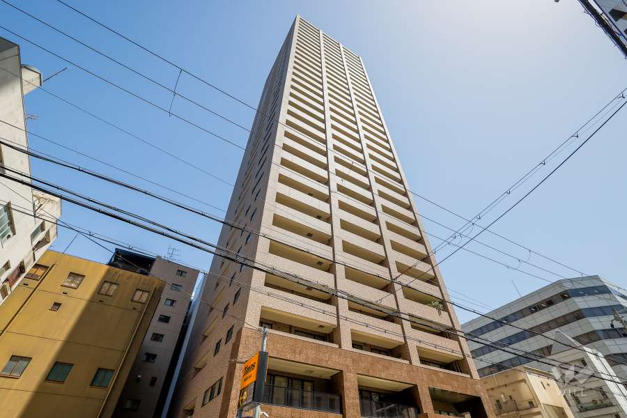 リーガルタワー大阪の外観（南西側から）