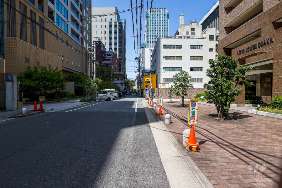 敷地の南側前面道路（東側から）