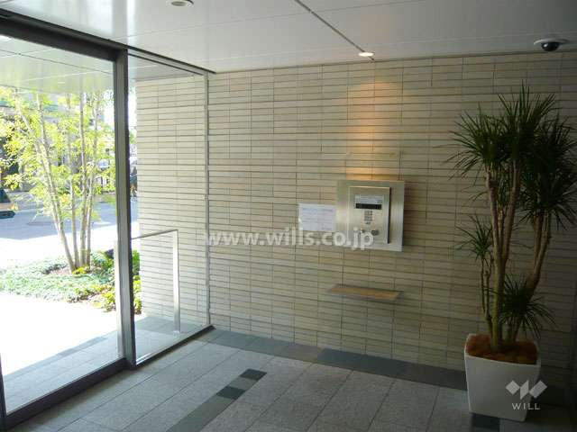 エントランスはオートロック付きです。