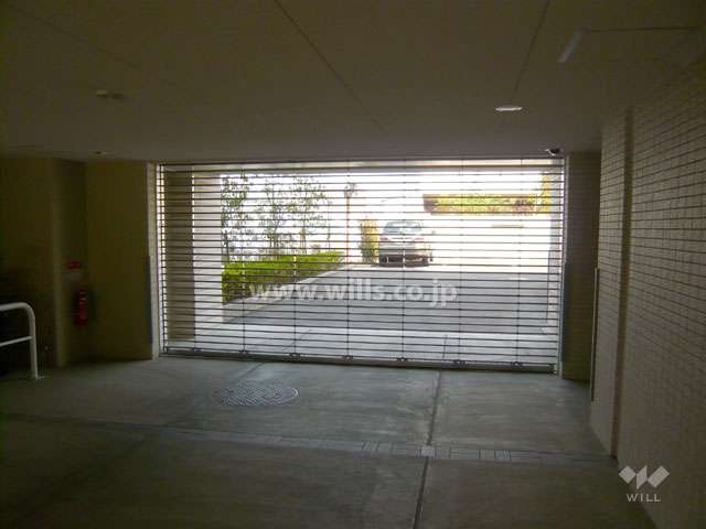 駐車場出入り口（リングシャッター付き）