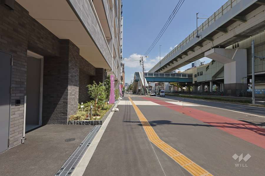敷地の南東側前面道路（南西側から）