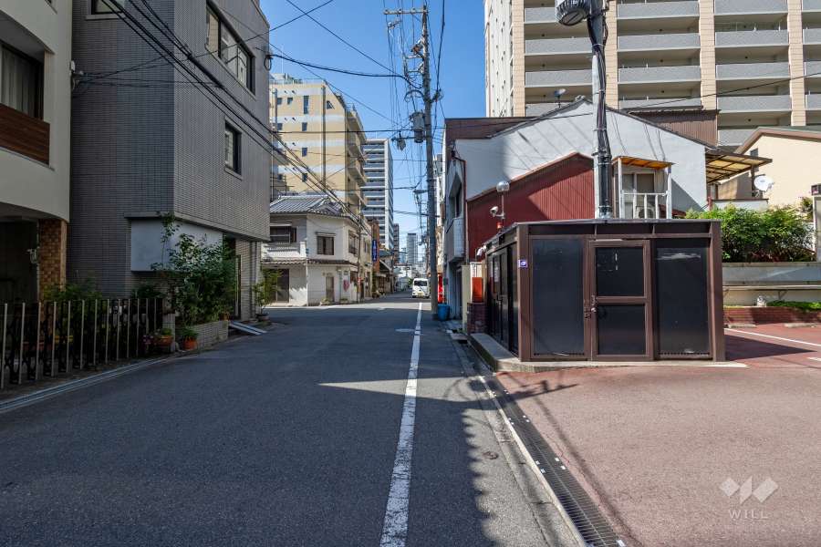 敷地西側の前面道路　