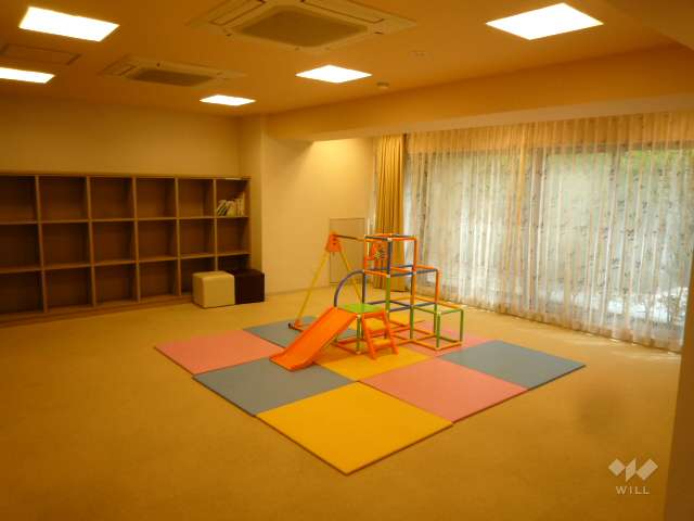 雨の日に便利なキッズスペース。遊具も置いてあります。