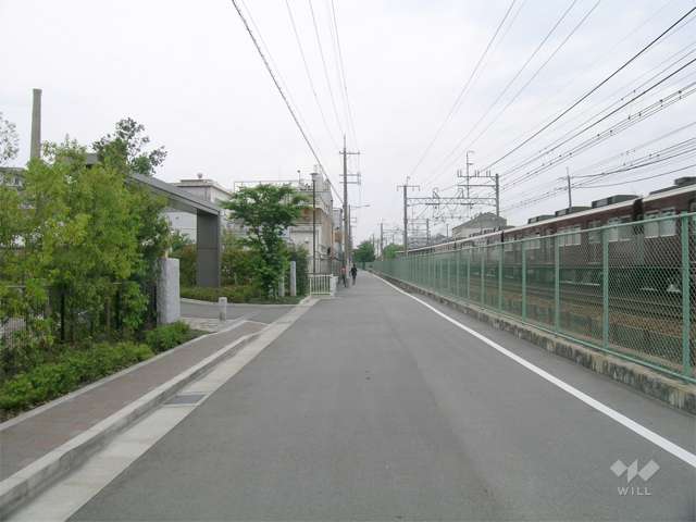 敷地の北側には阪急神戸線が走っています。