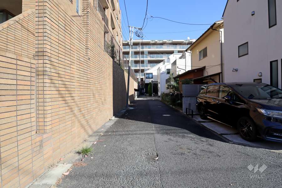 敷地南東側の前面道路