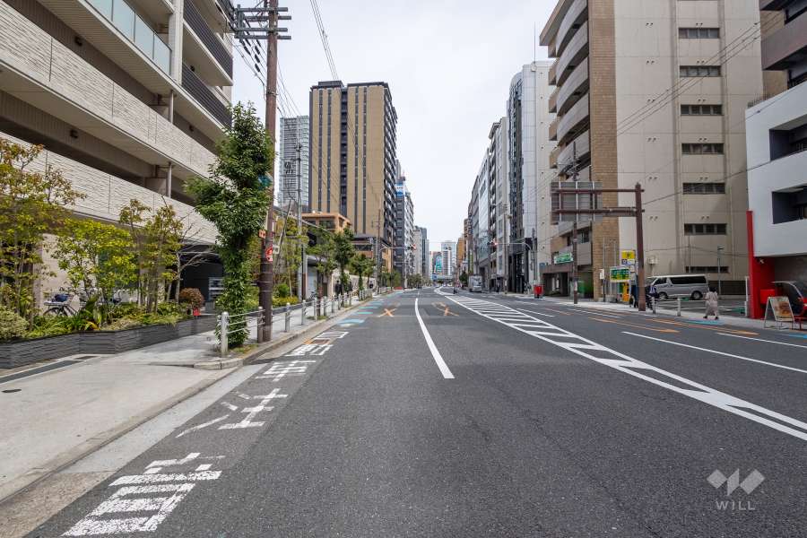 敷地南側の前面道路