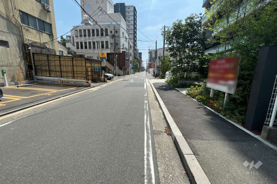 敷地東側の前面道路