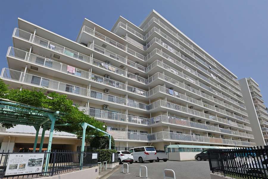 ユニライフ福島の外観（西側から）