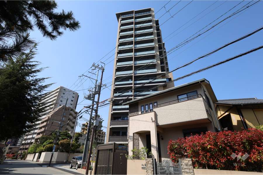 ユニハイムエクシア宝塚駅前の外観（南東側から）