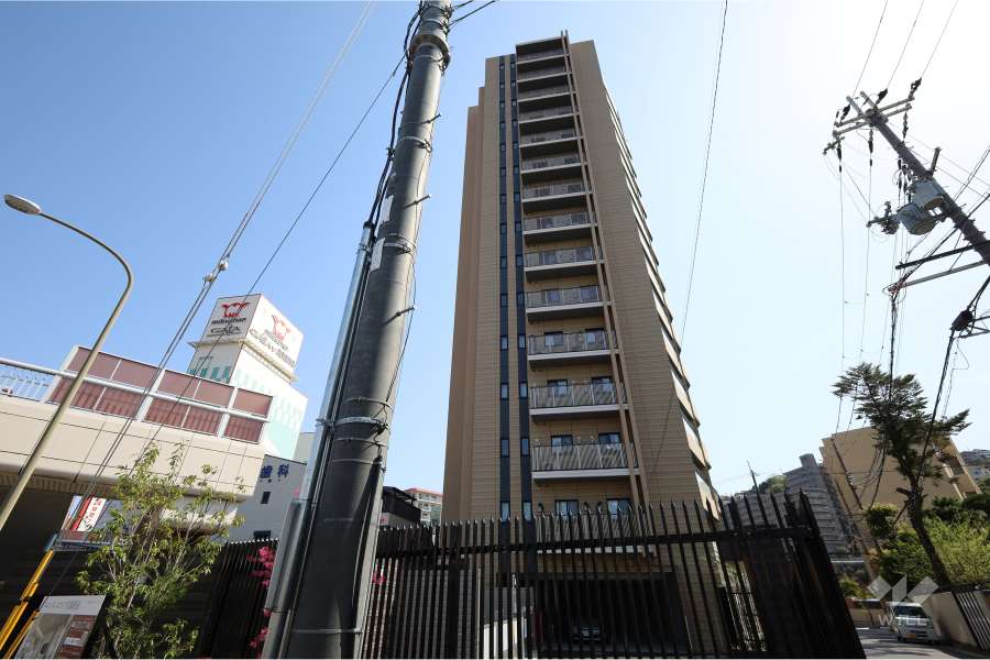 ユニハイムエクシア宝塚駅前の外観（北側から）