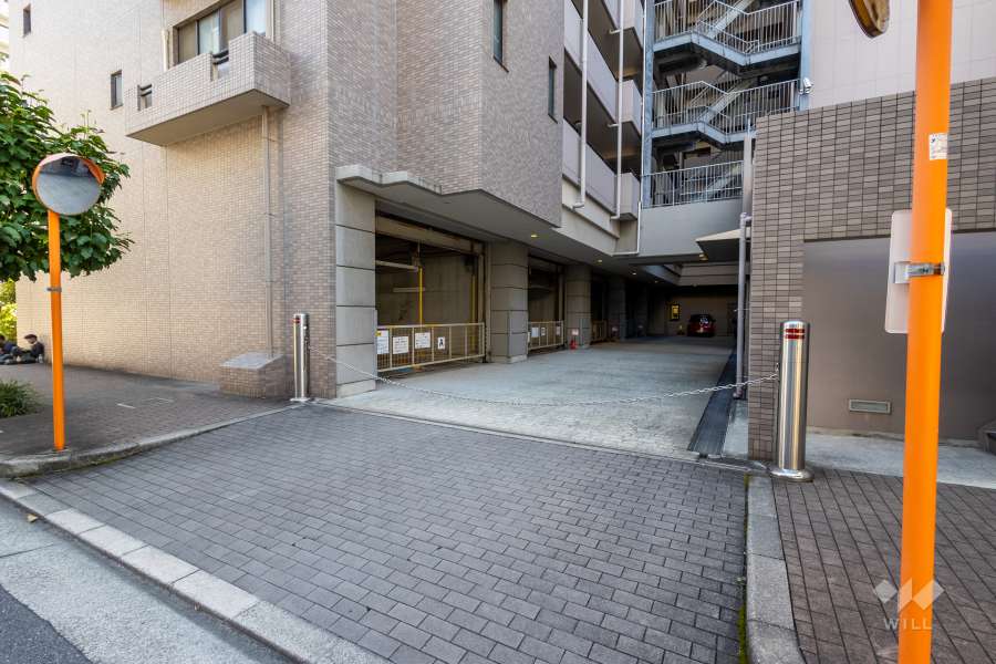 駐車場の出入り口（ロボットゲート付き）