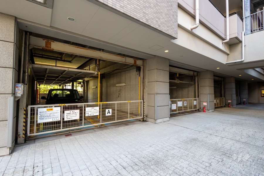 敷地内駐車場（屋内機械式）　　