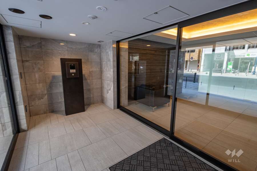 エントランスはオートロック付きです。