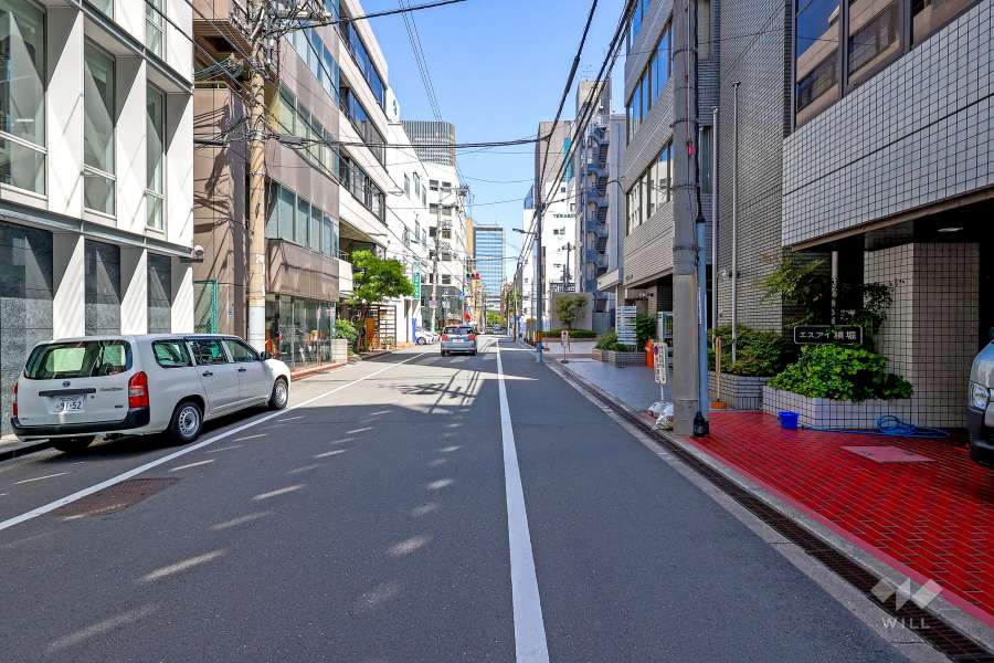 敷地の西側前面道路