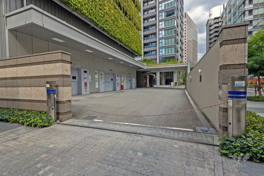 駐車場出入り口（ロボットゲート付き）