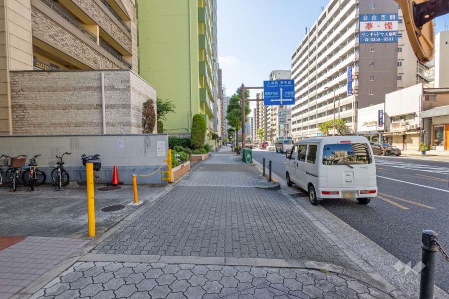 敷地の西側前面道路（南側から）