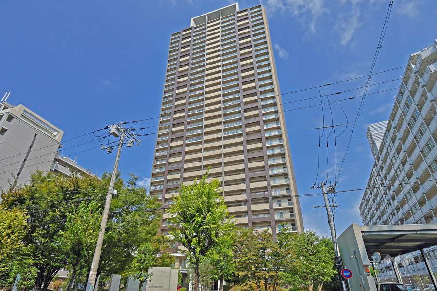 福島ガーデンズタワーの外観（南東側から）