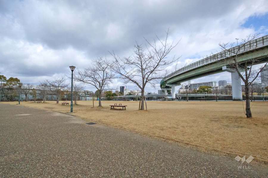 敷地東側にある大川沿いの公園