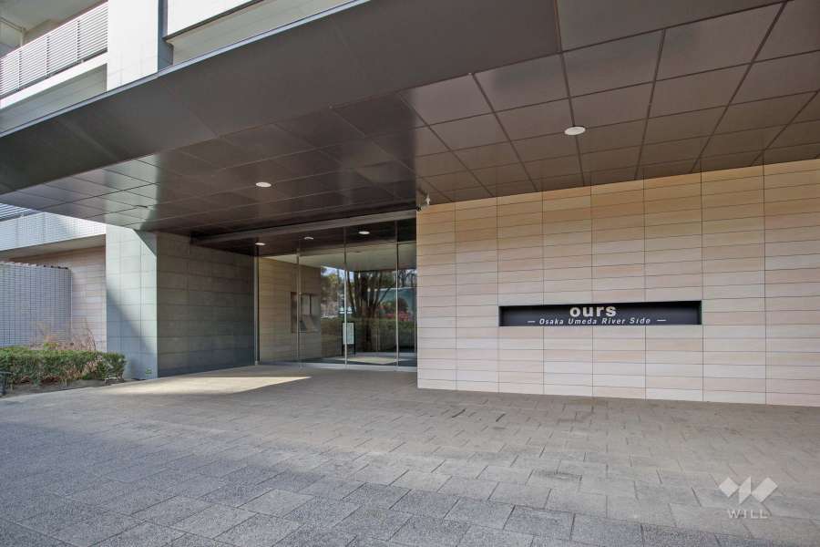 東側エントランス