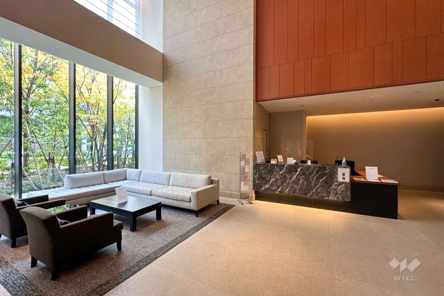 オーナーズラウンジとコンシェルジュデスク