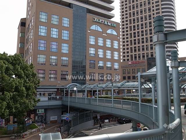 駅からはペデストリアンデッキで直結されています。