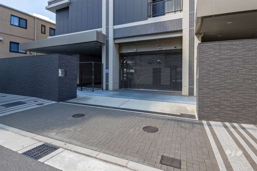 駐車場の出入り口（リングシャッター付き）