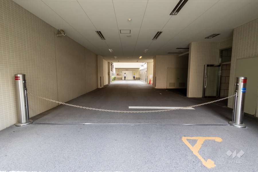 駐車場の出入り口（ロボットゲート付き）