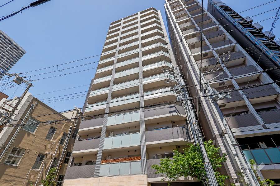 プレミスト堺筋本町ラディーナの外観（南東側から）