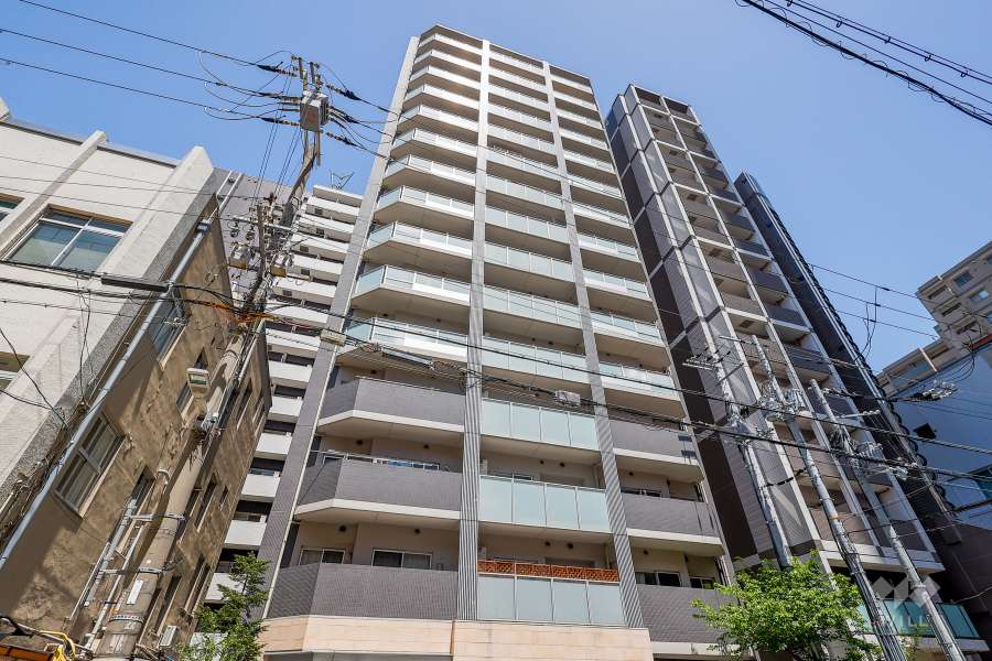 プレミスト堺筋本町ラディーナの外観（南西側から）