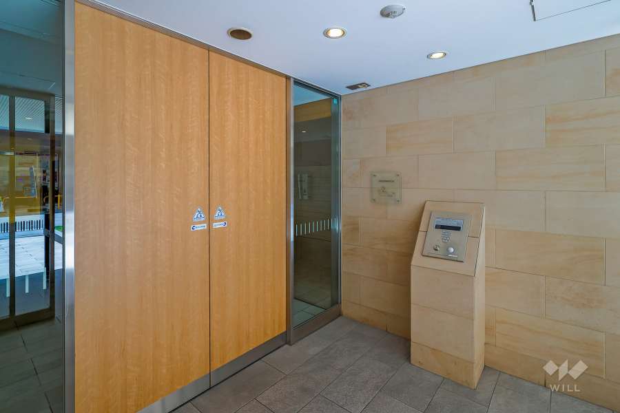 エントランスはオートロック付きです。