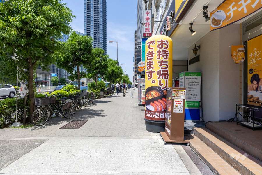 敷地西側の前面道路　