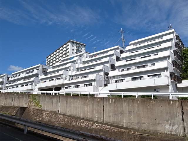 シャンティー逆瀬川の外観（南東側から）