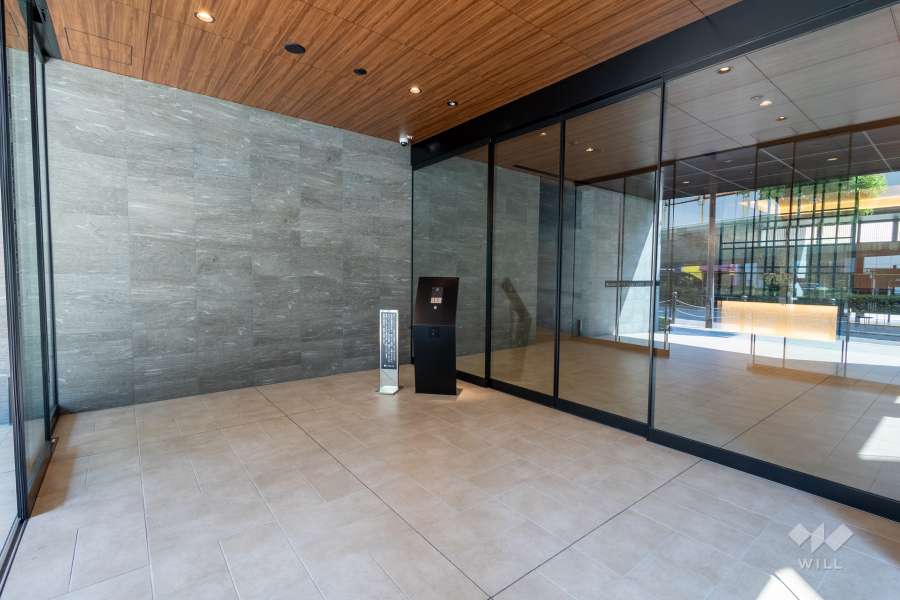 エントランスはオートロック付きです。