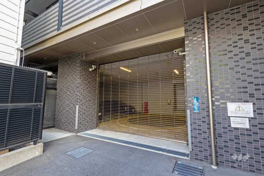 駐車場の出入り口（リングシャッター付き）