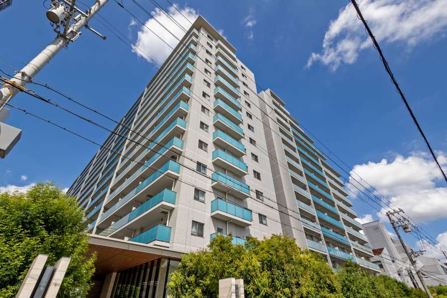 ブランズシティ天神橋筋六丁目の外観（南東側から）