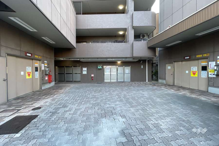 敷地内駐車場（タワーパーキング）