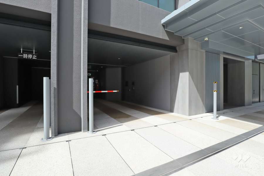 駐車場の出入り口（ロボットゲート付き）