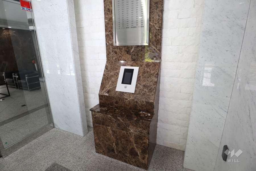 エントランスはオートロック付きです。