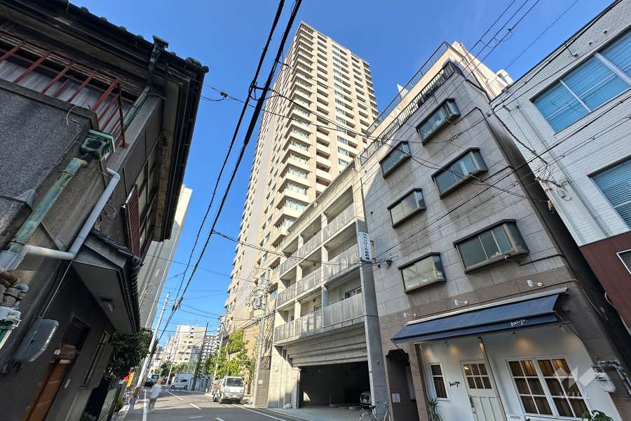 ウエリスタワー京町堀の外観（西側から）