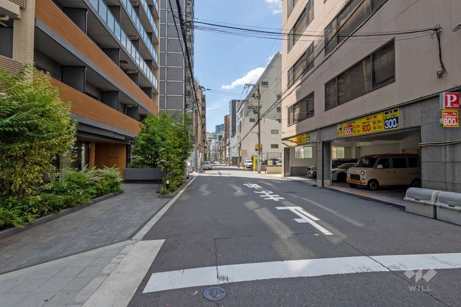 敷地北側の前面道路（東側から）