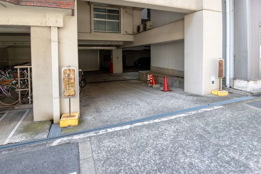 駐車場の出入り口