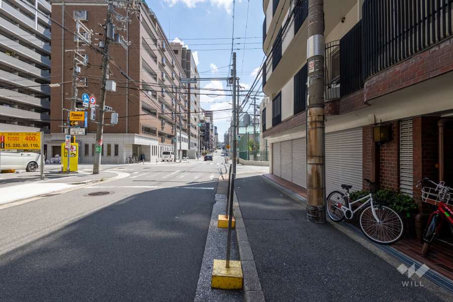 敷地東側の前面道路