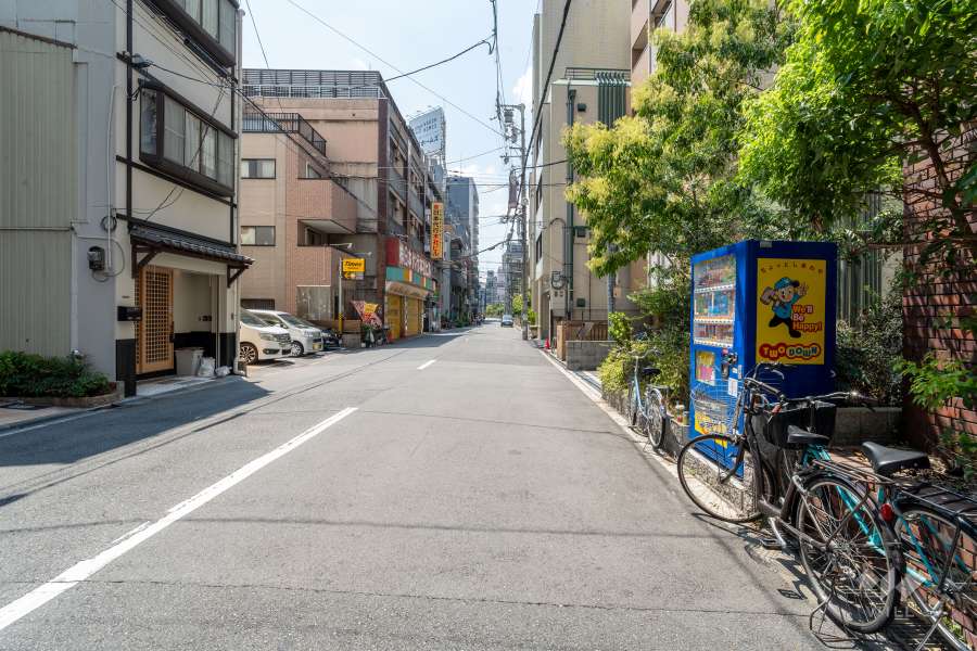 敷地東側の前面道路