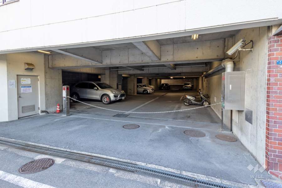 駐車場の出入り口（ロボットゲート付き）