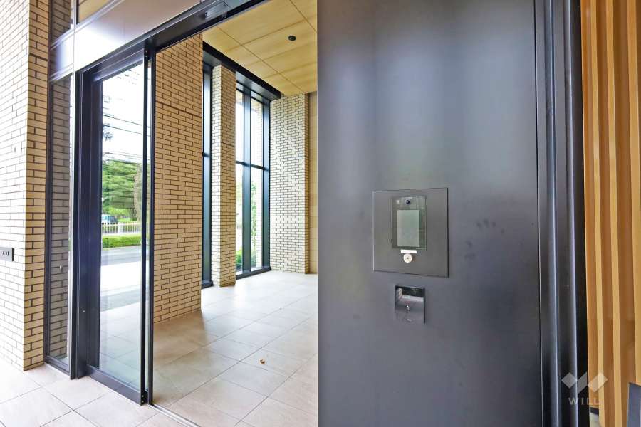 エントランスはオートロック付きです。