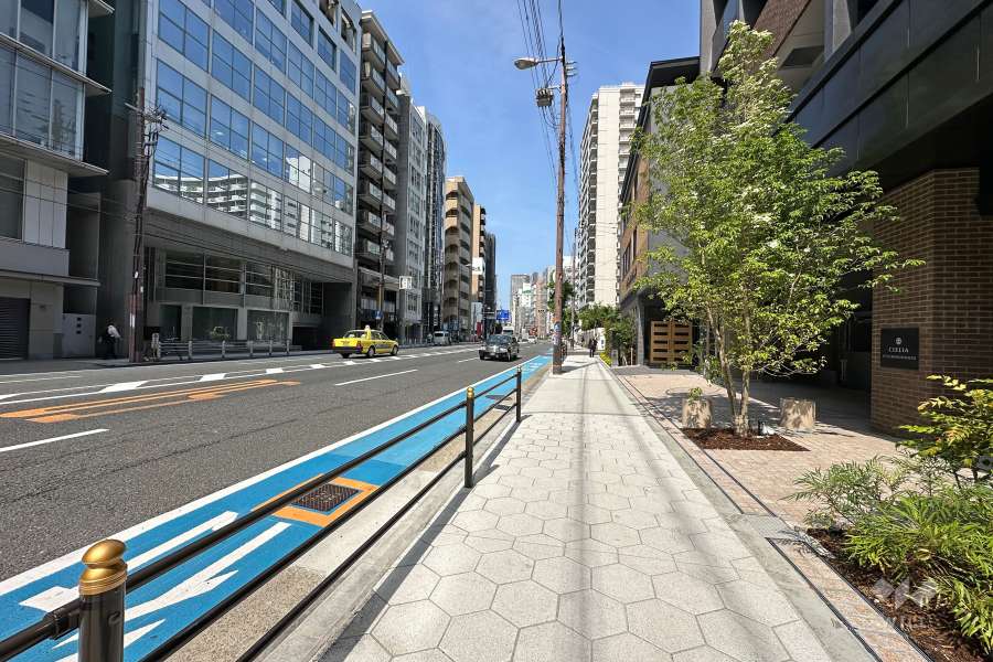 敷地南側の前面道路（本町通り）