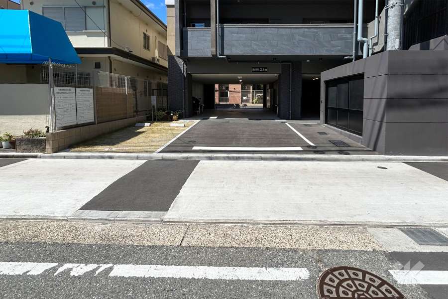 駐車場の出入り口